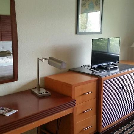 Riverwalk Inn & Suites Fort Atkinson Exteriör bild