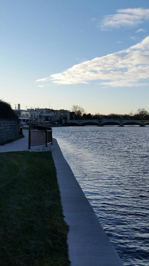Riverwalk Inn & Suites Fort Atkinson Exteriör bild