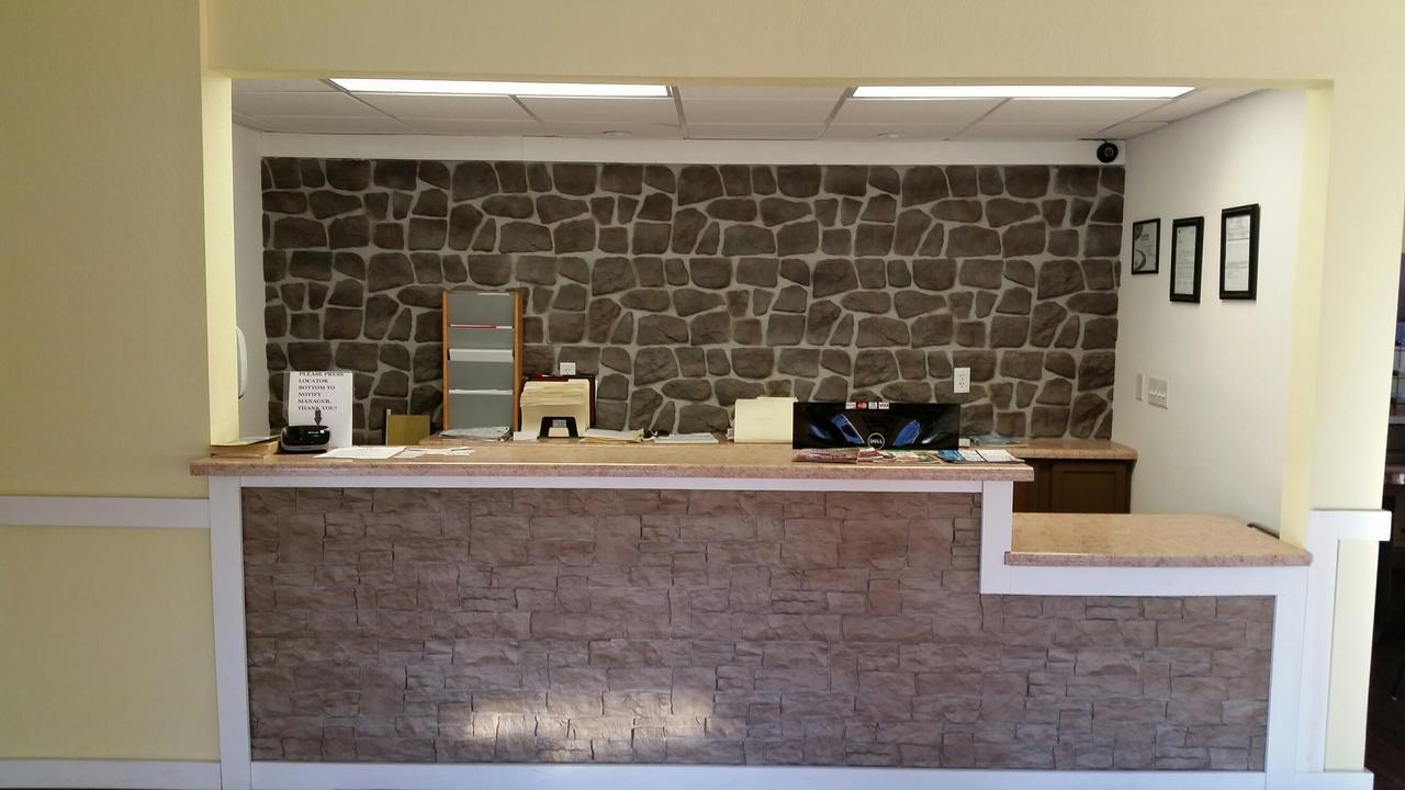 Riverwalk Inn & Suites Fort Atkinson Exteriör bild