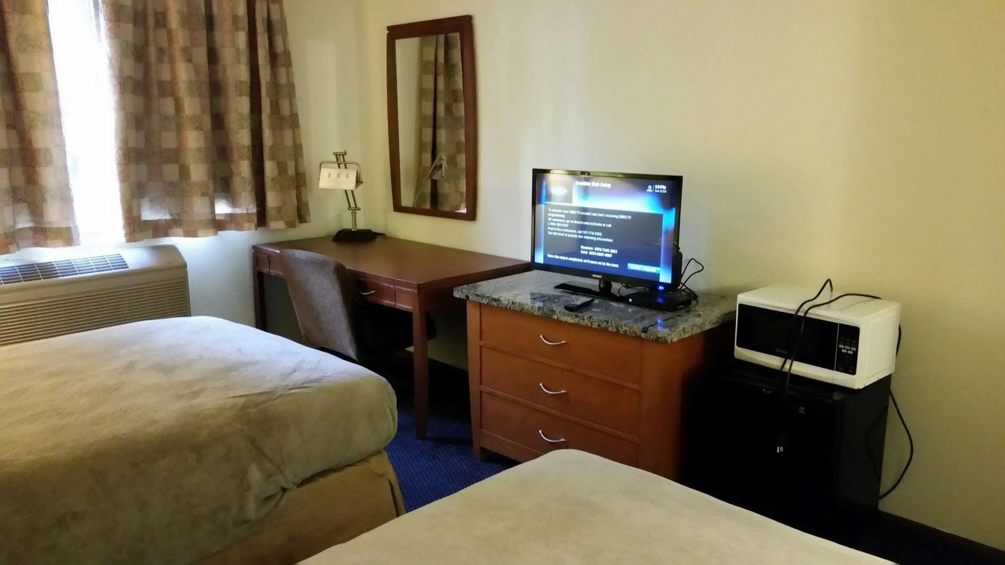 Riverwalk Inn & Suites Fort Atkinson Exteriör bild