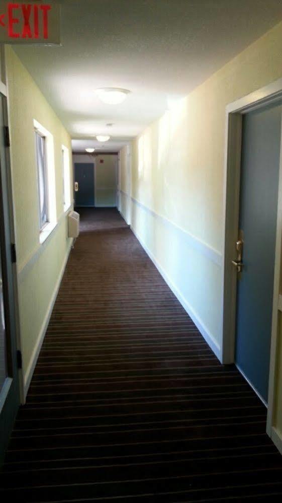 Riverwalk Inn & Suites Fort Atkinson Exteriör bild